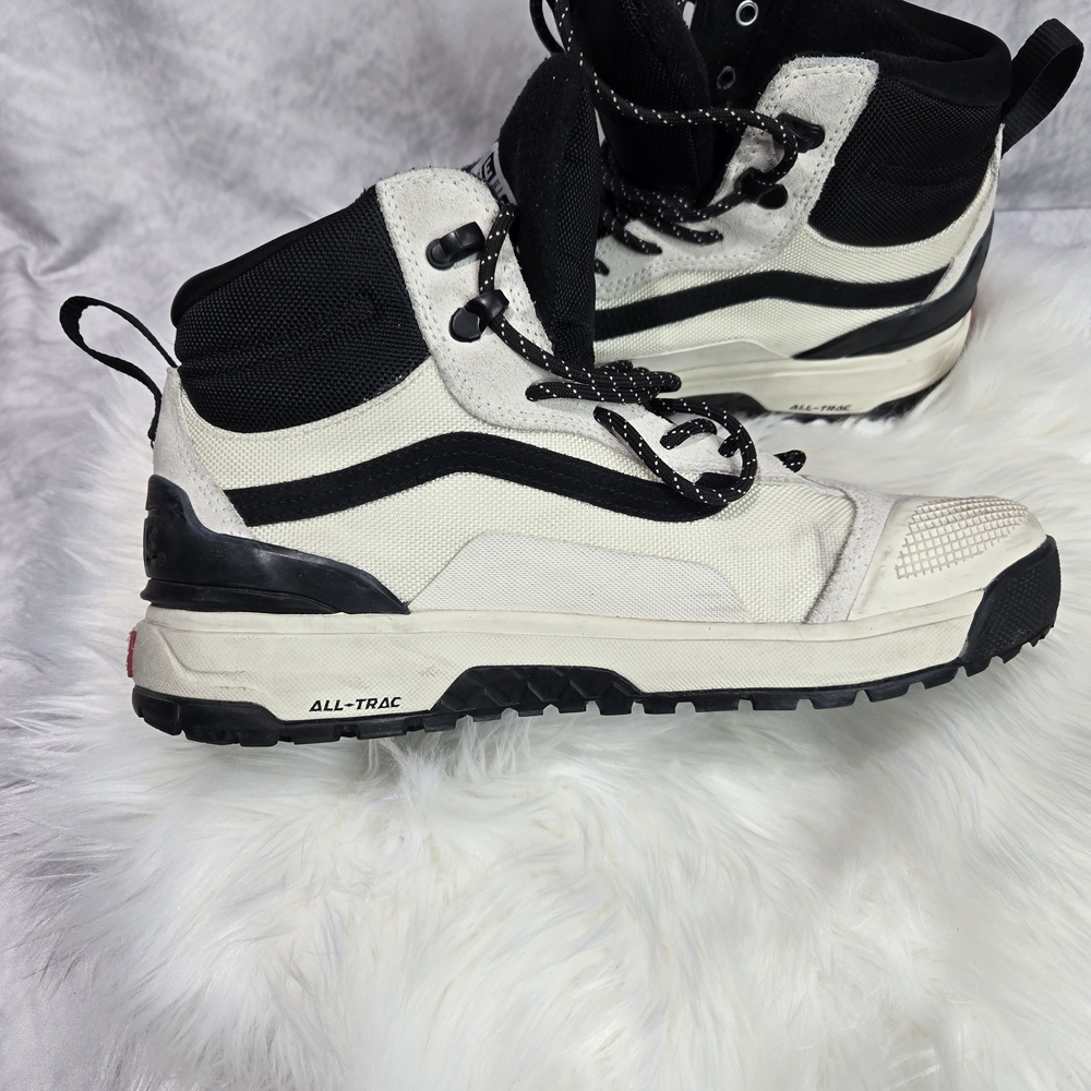 Vans UltraRange EXO Hi MTE-2 hiking boots in the Marshmallow Black colorway.